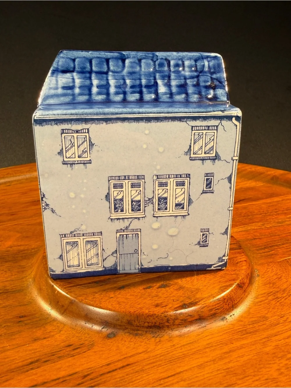 Blue and white Delft Ceramic House Decorative Figurine